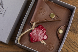 Brązowy slim wallet z bilonówką